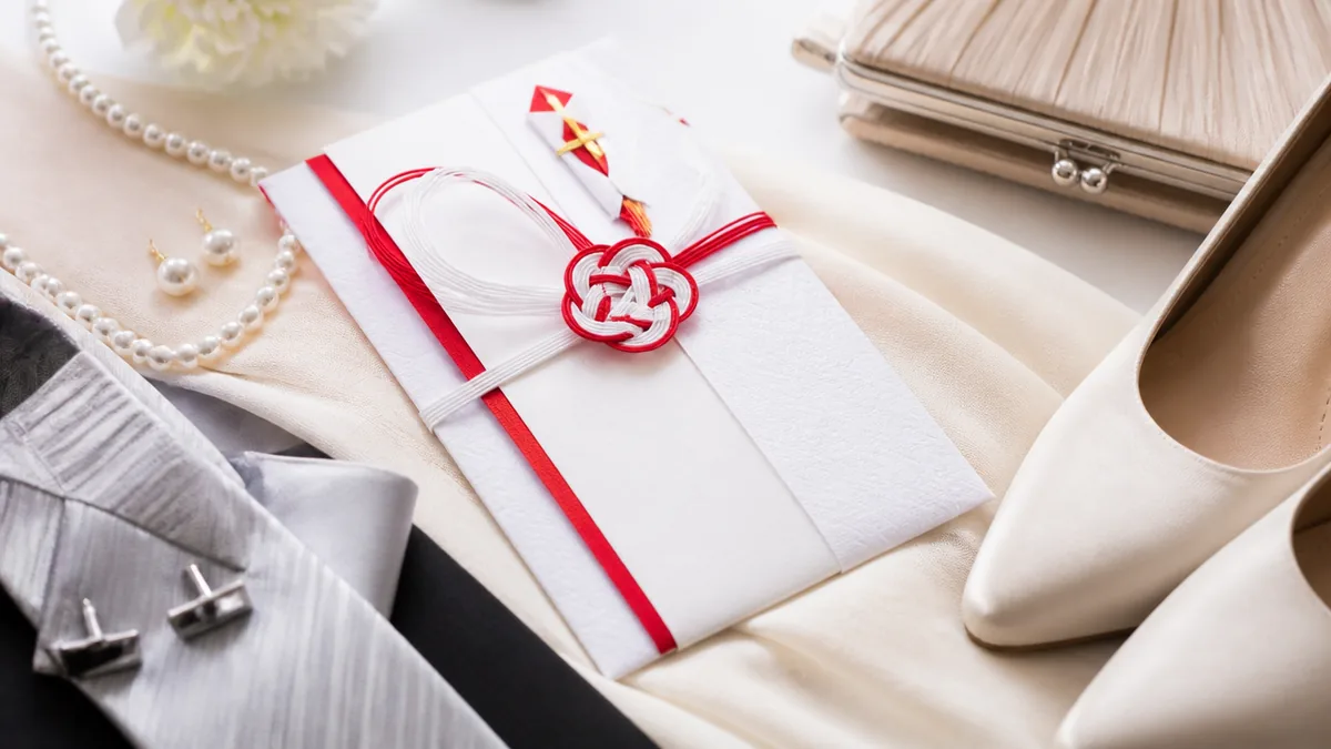 親族 叔父 叔母 結婚式 叔母 服装 画像より先に知りたい「格」の3段階と色選びのアイキャッチ画像