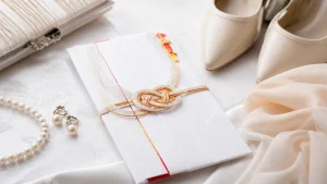 パーティドレス結婚式で迷ったら避ける色は3つ｜昼夜の丈・季節の素材・年代別の選び方のアイキャッチ画像